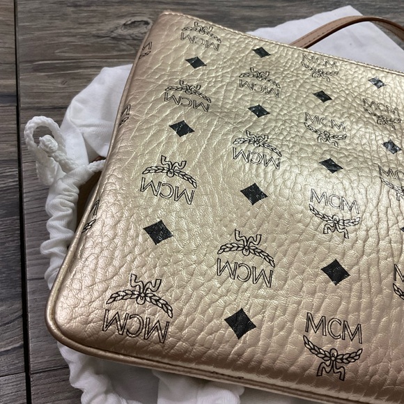 MCM Visetos Medium Portuna Pouch W/Strap - Picture 10 of 11